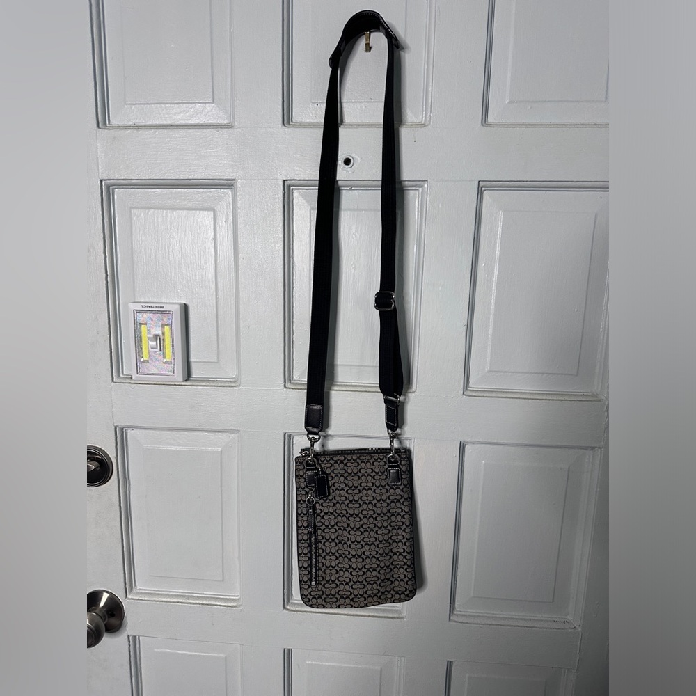 Coach - Picture 2 of 7